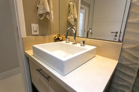 Apartamento à venda com 81m², 2 quartos e 1 vaga Apartamento à venda com 81m², 2 quartos e 1 vagaBanheiro Social