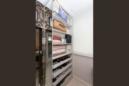 Apartamento à venda com 81m², 2 quartos e 1 vaga Apartamento à venda com 81m², 2 quartos e 1 vagaCloset da suíte