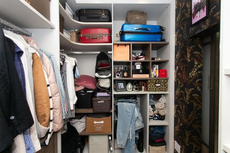 Apartamento à venda com 81m², 2 quartos e 1 vaga Apartamento à venda com 81m², 2 quartos e 1 vagaCloset da suíte