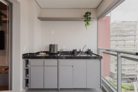 Varanda de kitnet/studio à venda com 1 quarto, 35m² em Pinheiros, São Paulo