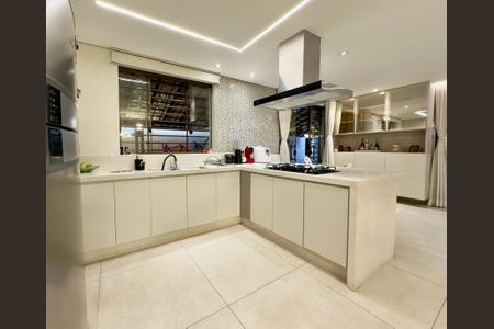 Casa à venda com 490m², 4 quartos e 4 vagas