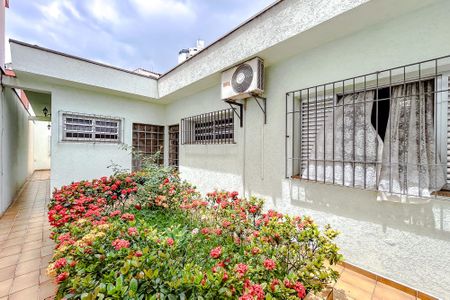 Casa à venda com 245m², 4 quartos e 2 vagasÁrea externa