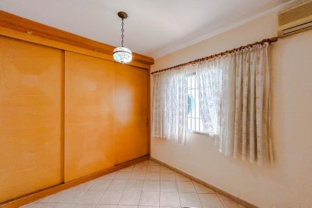 Casa à venda com 245m², 4 quartos e 2 vagasSuíte 1