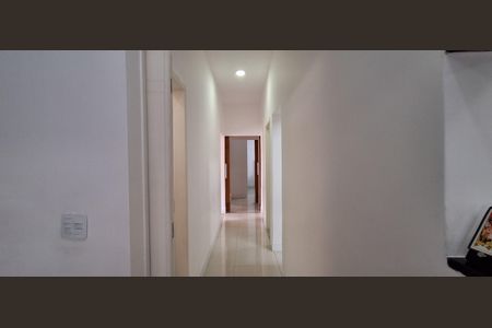 Casa à venda com 320m², 3 quartos e 4 vagasCorredor 