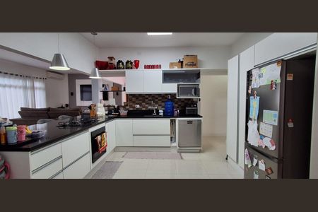 Casa à venda com 320m², 3 quartos e 4 vagasCozinha 