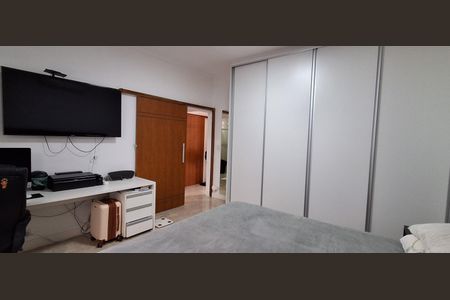 Casa à venda com 320m², 3 quartos e 4 vagasSuíte 