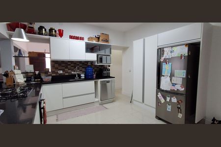 Casa à venda com 320m², 3 quartos e 4 vagasCozinha 