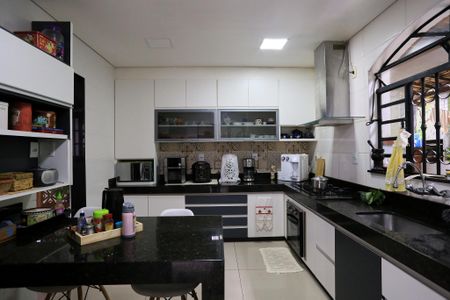Casa à venda com 485m², 4 quartos e 4 vagasCozinha
