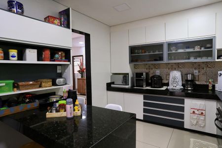 Casa à venda com 485m², 4 quartos e 4 vagasCozinha