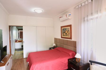 Casa à venda com 485m², 4 quartos e 4 vagasSuíte