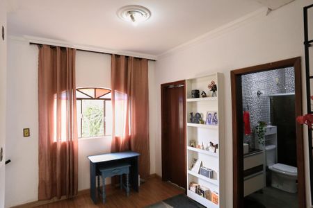 Casa à venda com 485m², 4 quartos e 4 vagasCorredor