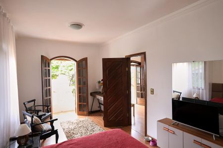 Casa à venda com 485m², 4 quartos e 4 vagasSuíte