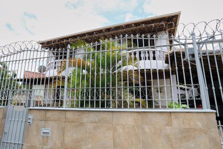 Casa à venda com 485m², 4 quartos e 4 vagasFachada