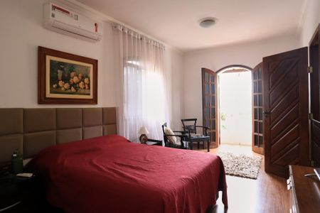 Casa à venda com 485m², 4 quartos e 4 vagasSuíte