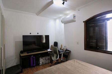 Casa à venda com 485m², 4 quartos e 4 vagasSuíte 1