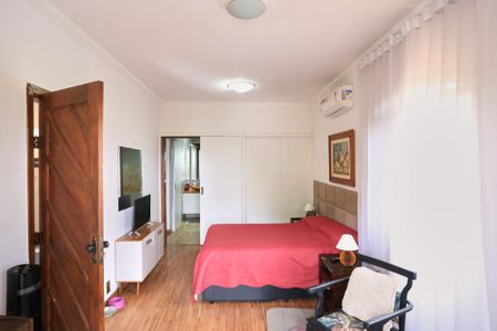 Casa à venda com 485m², 4 quartos e 4 vagasSuíte