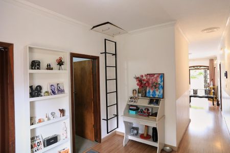 Casa à venda com 485m², 4 quartos e 4 vagasCorredor