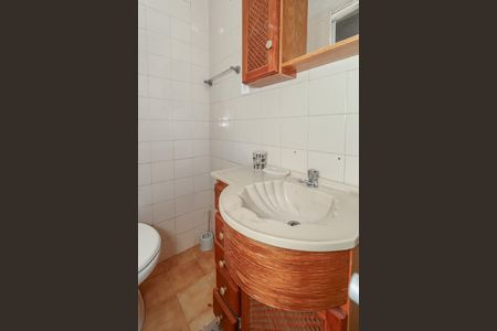 Banheiro de apartamento para alugar com 1 quarto, 46m² em Passo D’areia, Porto Alegre
