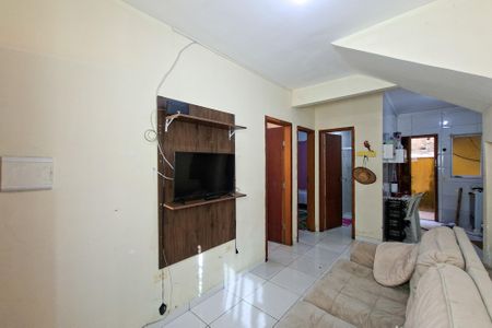 Sala de casa de condomínio para alugar com 2 quartos, 41m² em Princesa, Praia Grande
