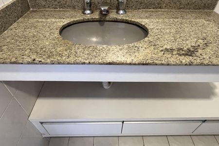 Apartamento para alugar com 189m², 3 quartos e 1 vaga Apartamento para alugar com 189m², 3 quartos e 1 vagaBanheiro