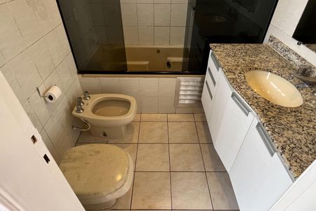 Apartamento para alugar com 189m², 3 quartos e 1 vaga Apartamento para alugar com 189m², 3 quartos e 1 vagaBanheiro da Suíte