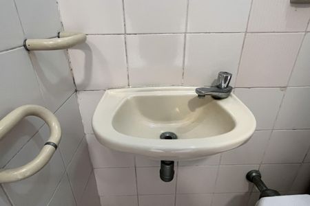 Apartamento para alugar com 189m², 3 quartos e 1 vaga Apartamento para alugar com 189m², 3 quartos e 1 vagaBanheiro de serviço