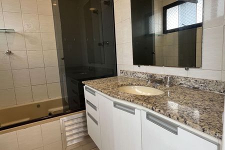 Apartamento para alugar com 189m², 3 quartos e 1 vaga Apartamento para alugar com 189m², 3 quartos e 1 vagaBanheiro da Suíte