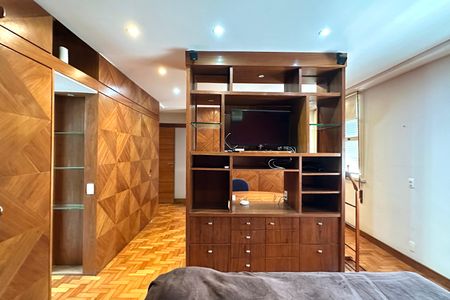 Apartamento à venda com 309m², 5 quartos e 3 vagas