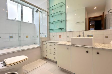 Apartamento à venda com 309m², 5 quartos e 3 vagas