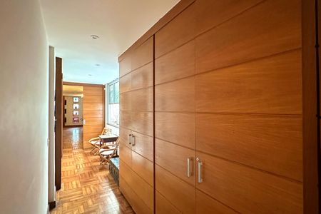 Apartamento à venda com 309m², 5 quartos e 3 vagas