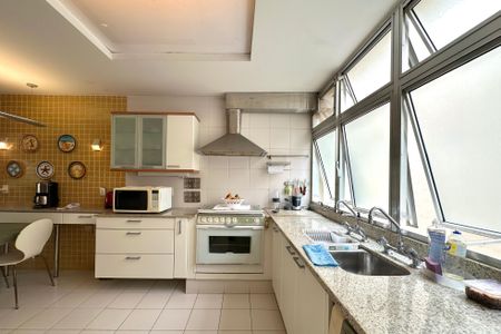 Apartamento à venda com 309m², 5 quartos e 3 vagas