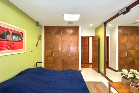 Apartamento à venda com 309m², 5 quartos e 3 vagas