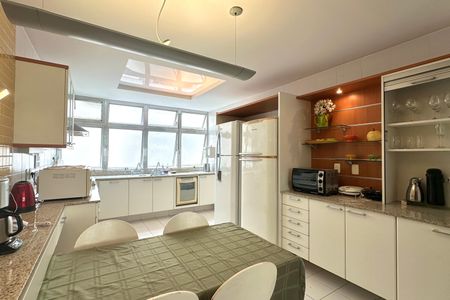 Apartamento à venda com 309m², 5 quartos e 3 vagas