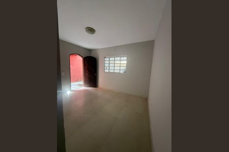 Sala de casa para alugar com 2 quartos, 90m² em Fazenda da Juta, São Paulo