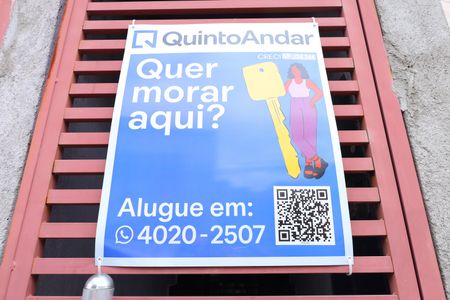 Casa para alugar com 86m², 2 quartos e sem vagaPlaca instalada no portão do imóvel - Código da placa: YZUS-1670