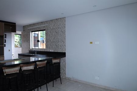 Sala de casa para alugar com 2 quartos, 86m² em Jardim Senice, São Paulo