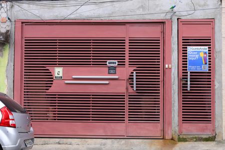 Casa para alugar com 86m², 2 quartos e sem vagaPlaca instalada no portão do imóvel - Código da placa: YZUS-1670