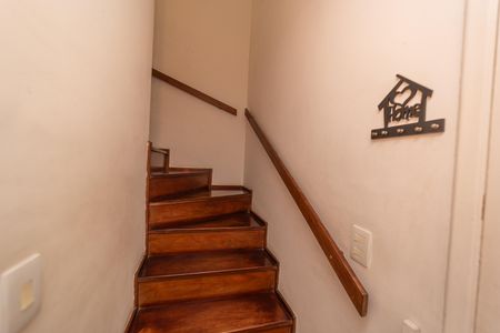 Casa de condomínio à venda com 100m², 3 quartos e 1 vagaEscada