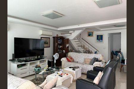 Casa de condomínio à venda com 320m², 4 quartos e 3 vagasSala