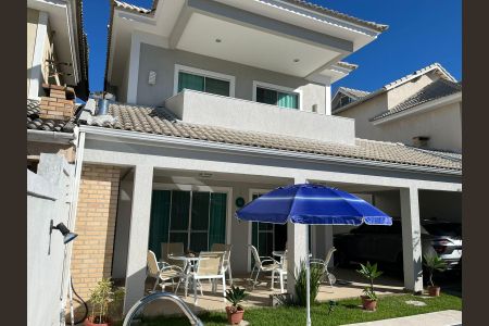 Casa de condomínio à venda com 320m², 4 quartos e 3 vagasÁrea externa
