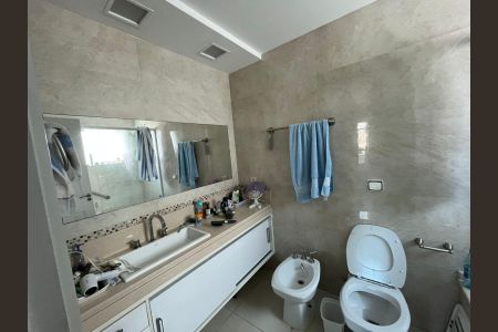 Casa de condomínio à venda com 320m², 4 quartos e 3 vagasBanheiro