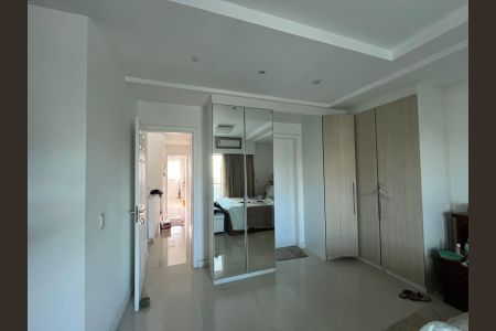 Casa de condomínio à venda com 320m², 4 quartos e 3 vagasVaranda