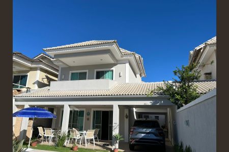 Casa de condomínio à venda com 320m², 4 quartos e 3 vagasÁrea externa