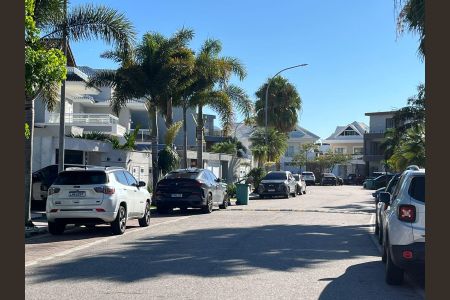 Casa de condomínio à venda com 320m², 4 quartos e 3 vagasÁrea externa