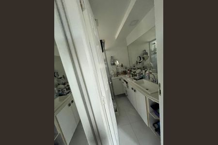 Casa de condomínio à venda com 320m², 4 quartos e 3 vagasBanheiro