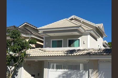 Casa de condomínio à venda com 320m², 4 quartos e 3 vagasÁrea externa