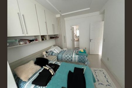 Casa de condomínio à venda com 320m², 4 quartos e 3 vagasQuarto