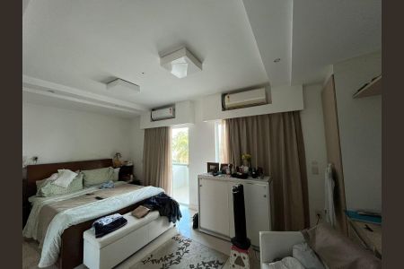 Casa de condomínio à venda com 320m², 4 quartos e 3 vagasQuarto