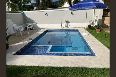 Casa de condomínio à venda com 320m², 4 quartos e 3 vagasÁrea externa