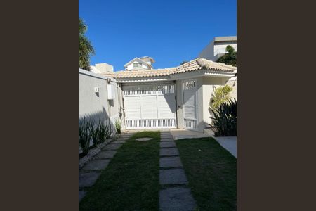 Casa de condomínio à venda com 320m², 4 quartos e 3 vagasÁrea externa